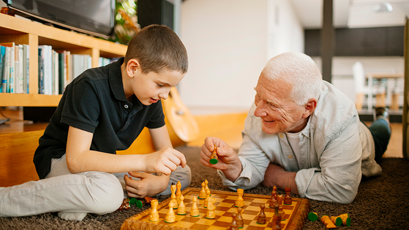 5 SUGERENCIAS PARA QUE LOS ABUELOS Y LOS NIETOS SE DIVIERTAN JUNTOS